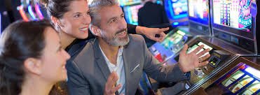 Antarmuka aplikasi mobile joker39 menampilkan menu utama dengan akses ke Liga 1, live dealer, dan opsi deposit